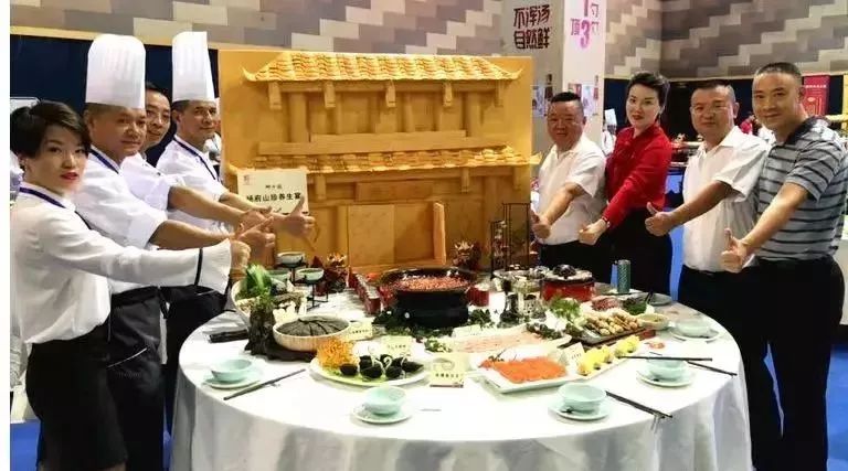 成都杨百万的传奇人生,成都杨百万开的火锅店