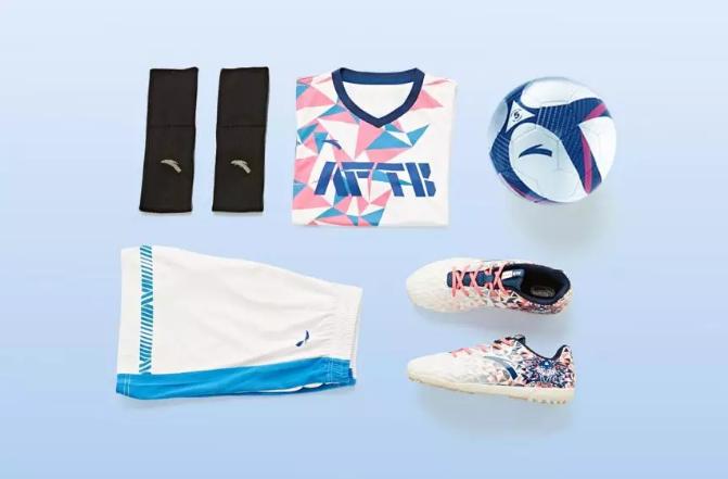 想要PK足球小将？这身装备助你一臂之力