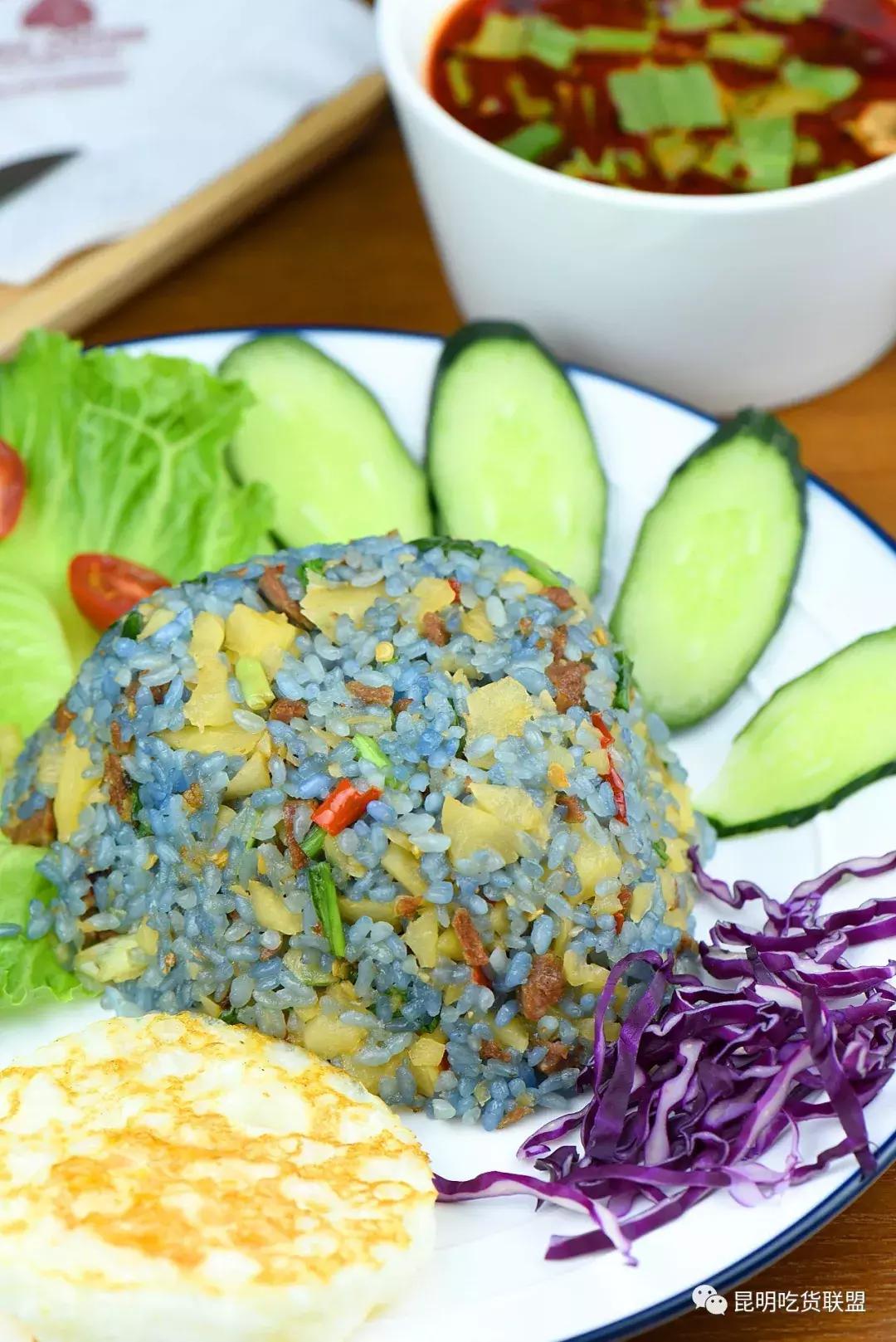 昆明2环边巷子里的小店，1杯咖啡+1份简餐，感觉我又去到了泰国