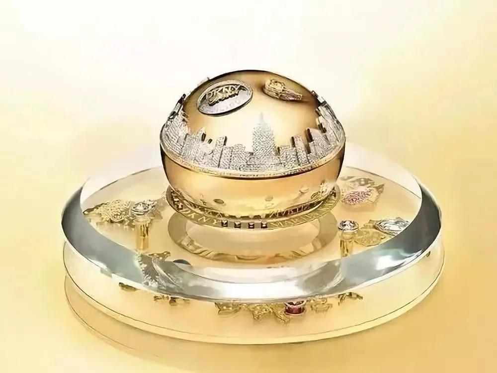 目前世界上最贵的颜色,世界上最贵的是什么颜色的眼睛