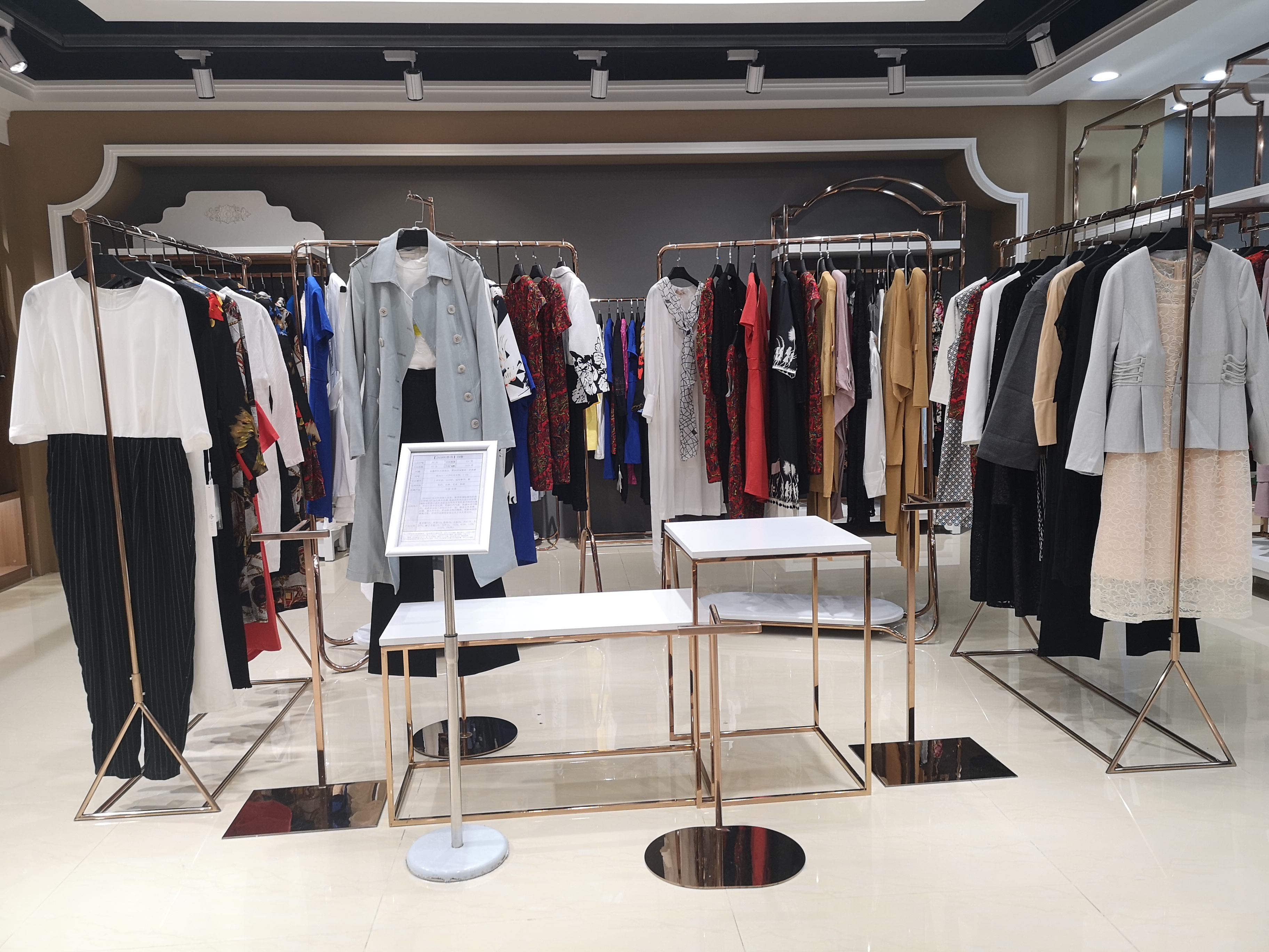 实体女装店进货渠道,女装品牌尾货批发市场进货渠道