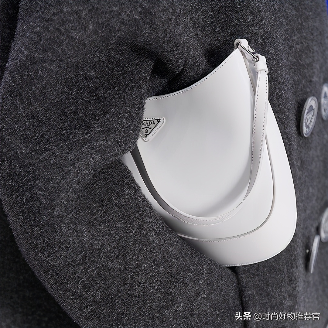 prada绗缝尼龙男士包,prada徽标印花帆布包