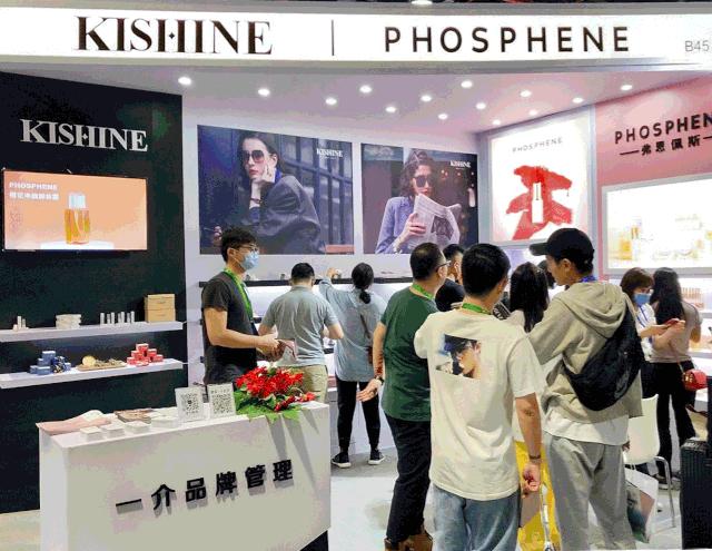 送这被夸有品位！三吉彩花同款腕表，女友戴了爱不释手