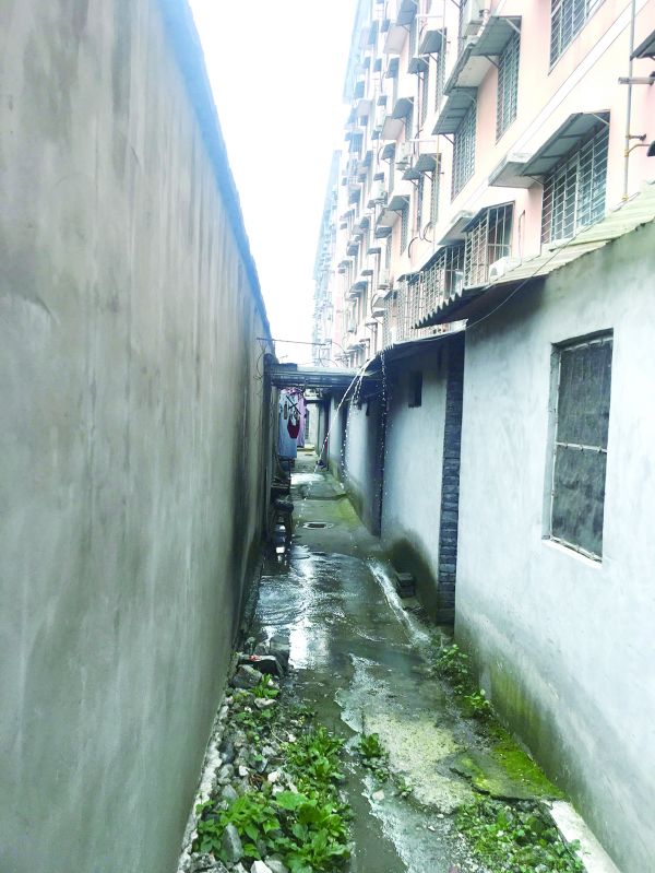 违建房挡了下水道你叫苦他喊堵