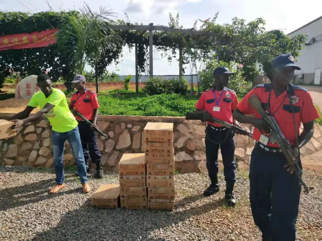 安德鲁打工记：我在中国工厂的流水线上做非洲芒果干