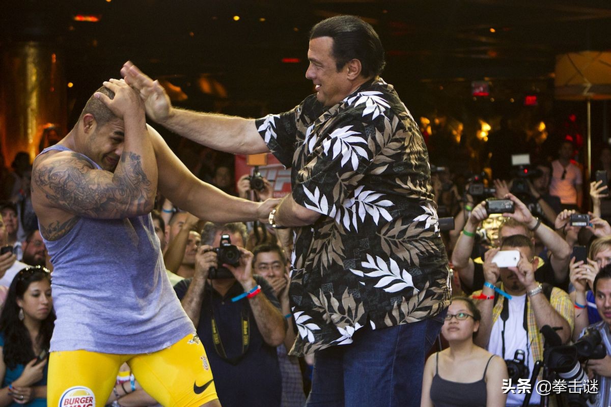 李小龙对李小龙拳击比赛视频,李小龙战胜乔丹视频