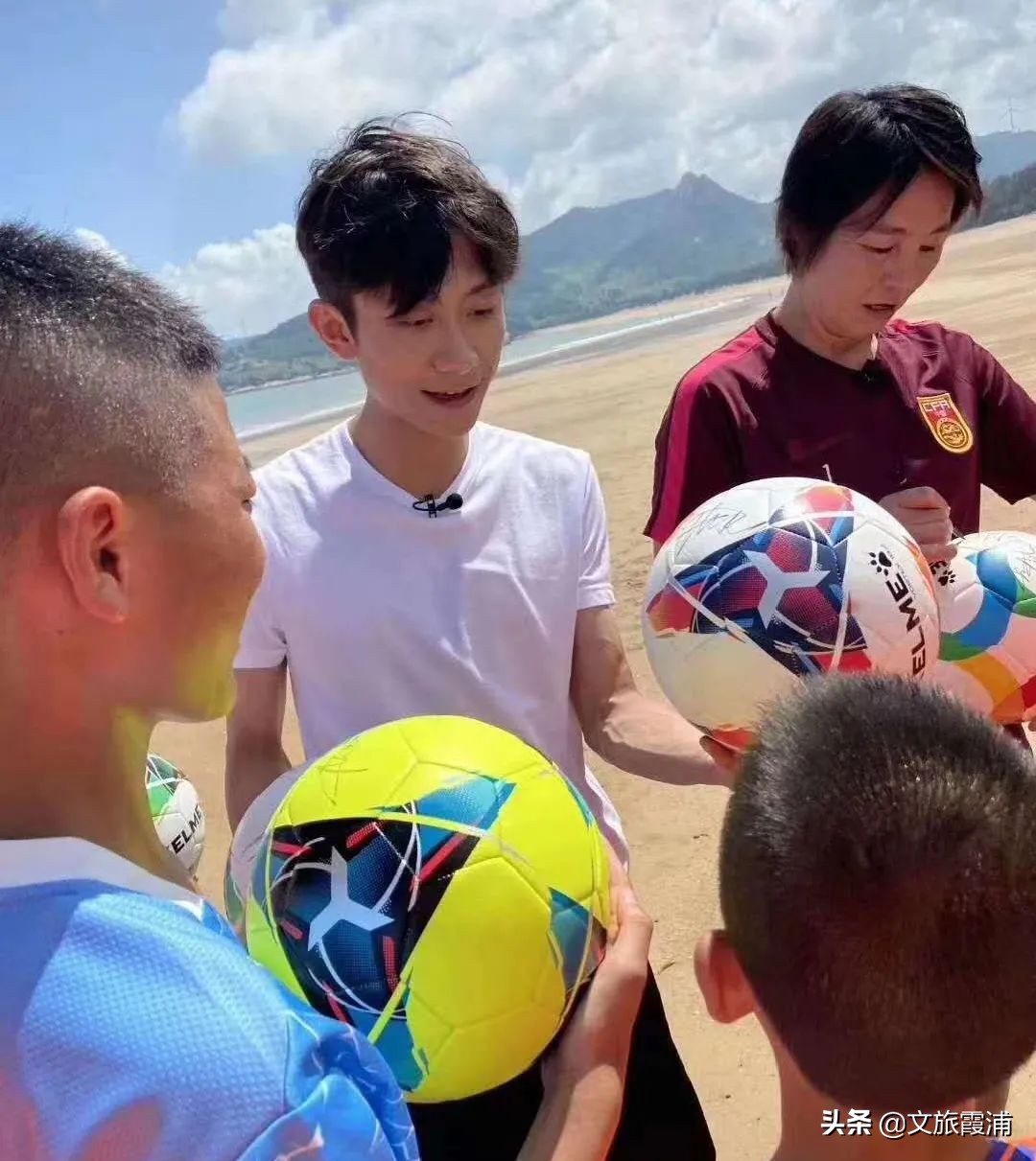 @张一山，霞浦大京沙滩展开一场精彩的足球比赛
