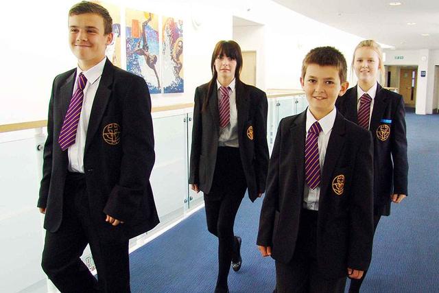 中国高中的校服跟日本校服对比,世界上各国小学校服大比拼