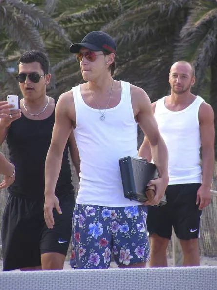 外国人学中国夹包,老外学中国人夹包