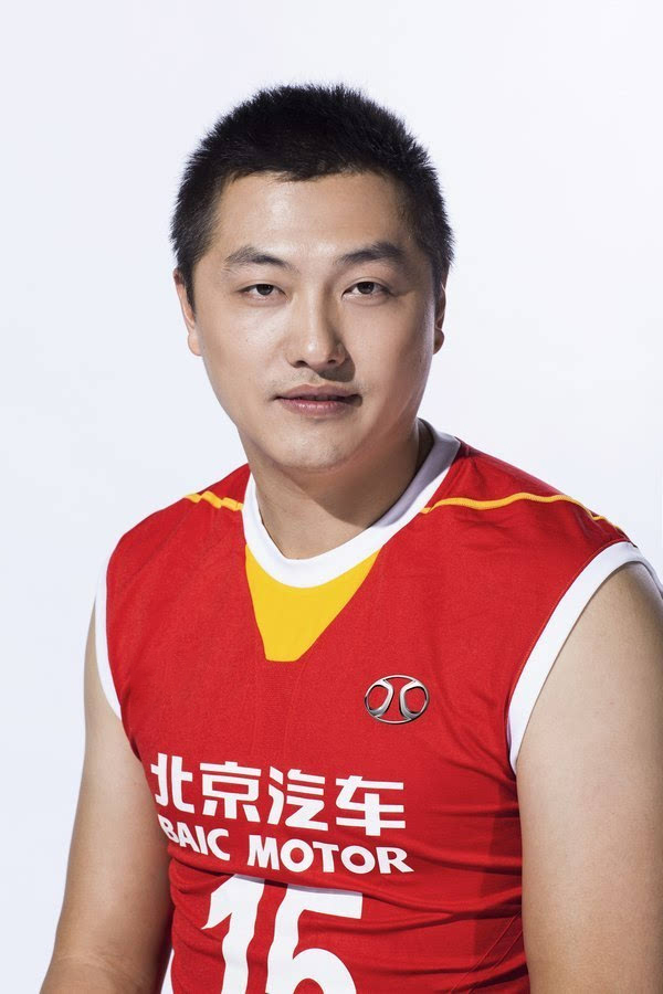 生于“足球城”大连的男排世界级自由人，运动生涯从守门员开始