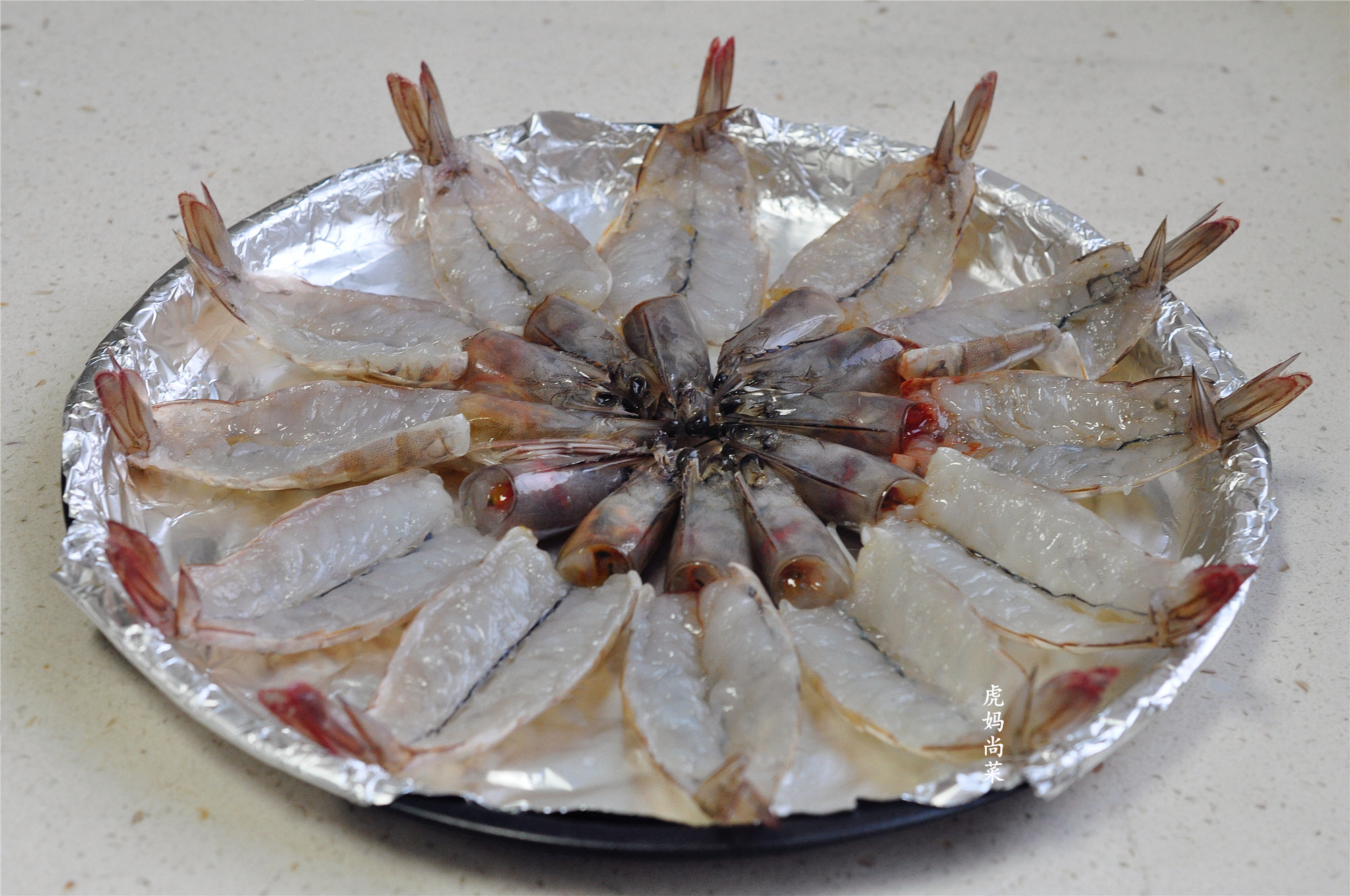 烤箱烤大虾简单的做法教程,无油版烤箱蒜蓉大虾
