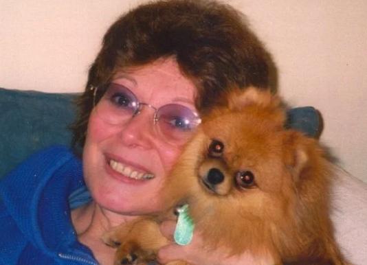 英国女子被假医生注射肉毒杆菌，脸部肿胀像外星人，差点丧命