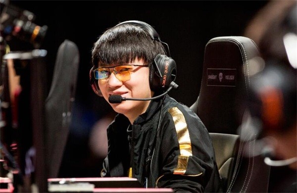 lpl十周年十大选手众人评价uzi,英雄联盟lpl全明星奖都有什么