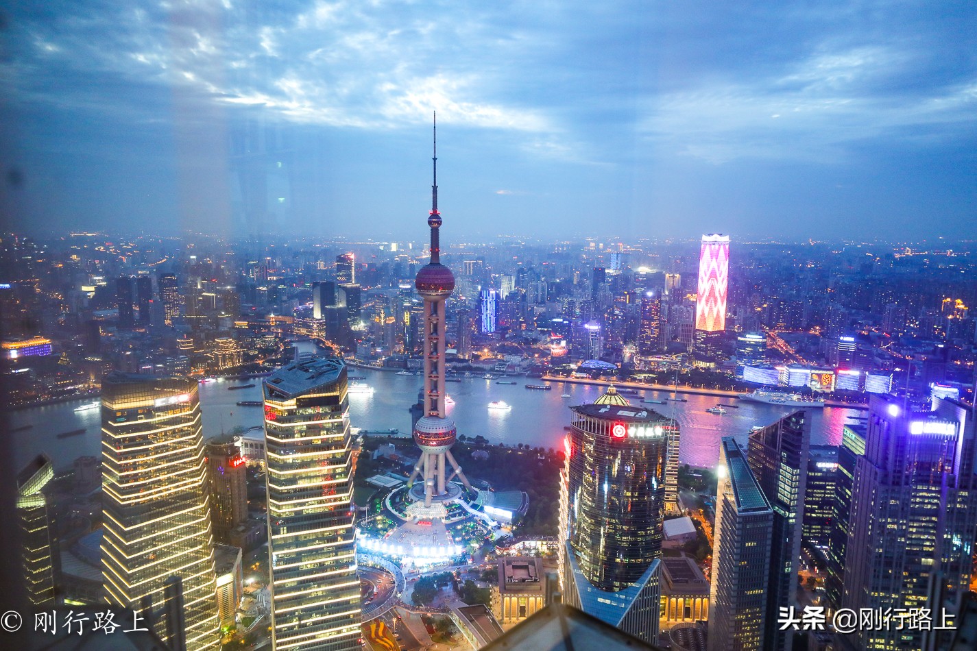 站在最高点看上海夜景,魔都上海金融中心