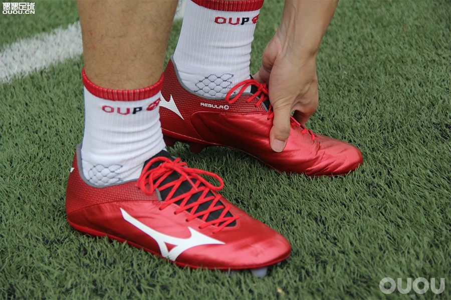 日产足球鞋测评,足球鞋实战测评nike暗煞