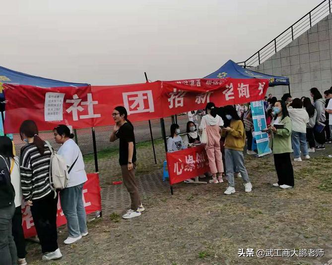 两百多分的高职高专，是否值得上？专科生大学期间如何提升自己？