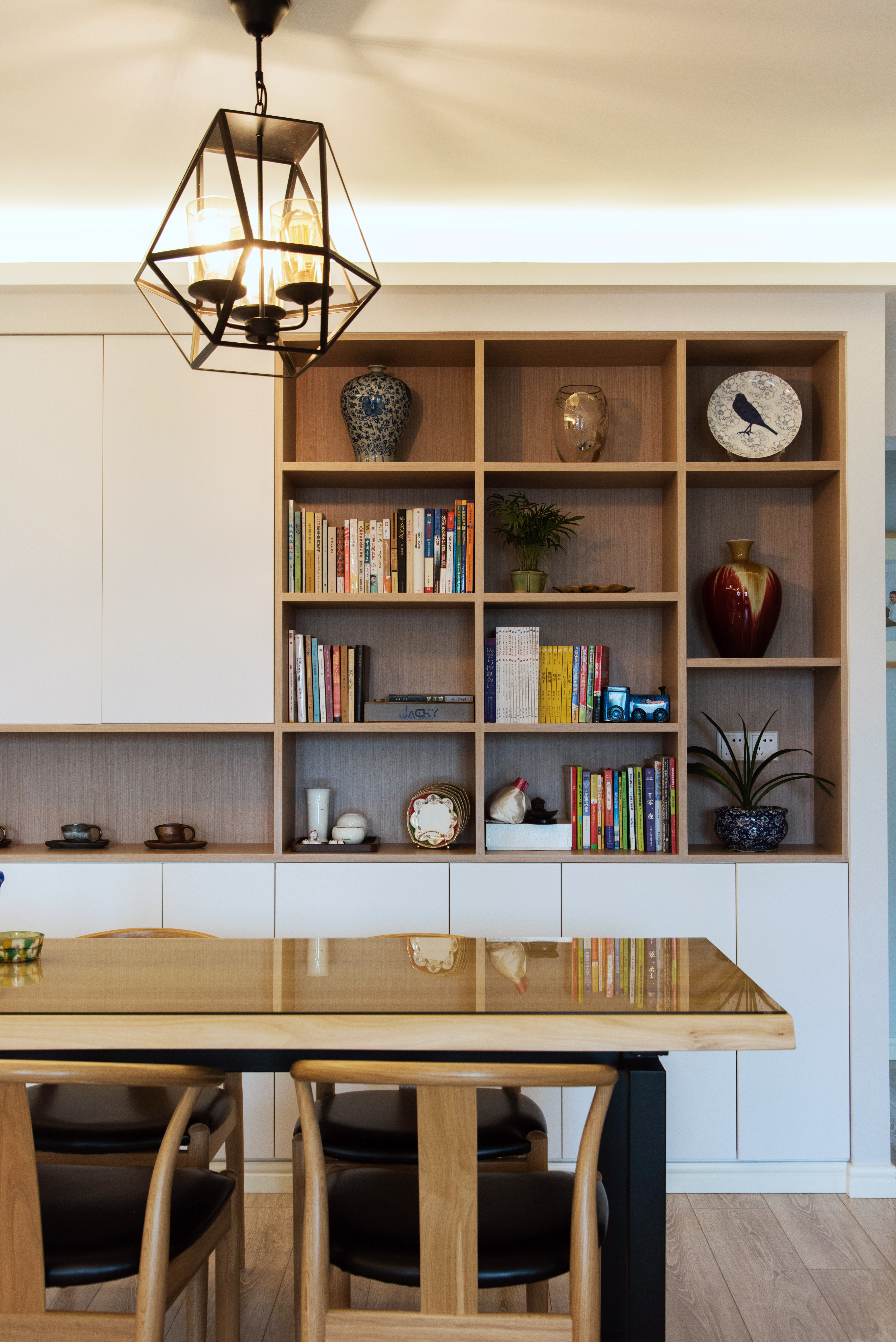 现代简约居所营造向往的生活,简约雅致住宅归于宁静的惬意之居