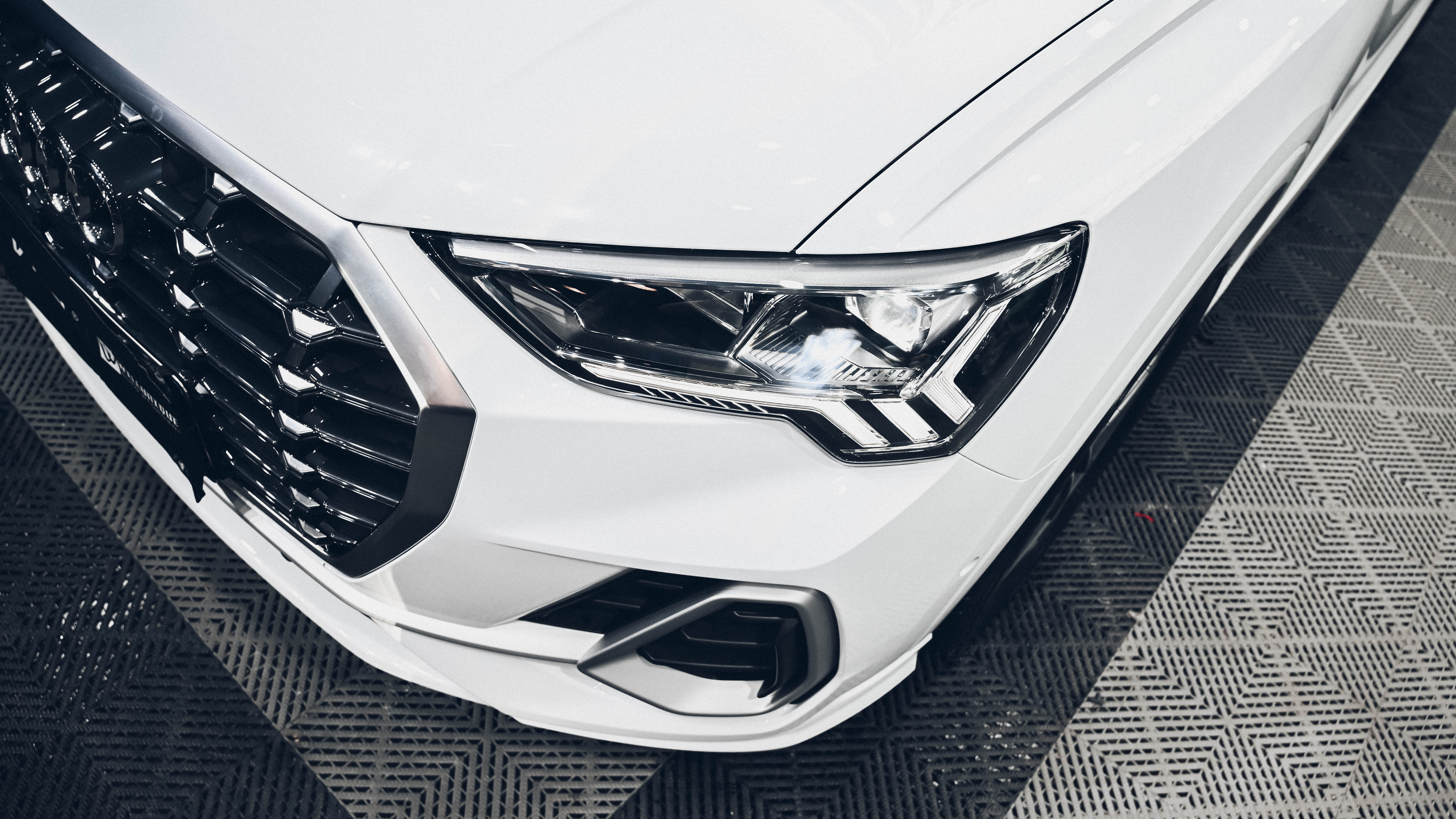 奥迪q3隐形车衣价格2014年,奥迪q3贴xpel隐形车衣多少钱