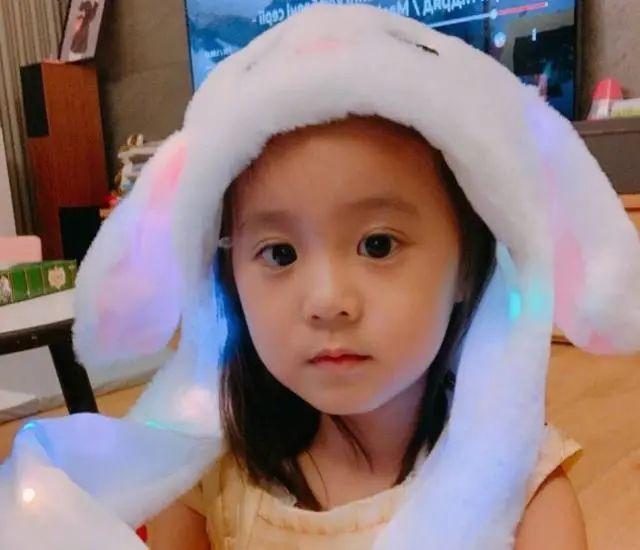 贾静雯心痛发文,5岁女儿被查出先天性弱视,她的忠告值得一看