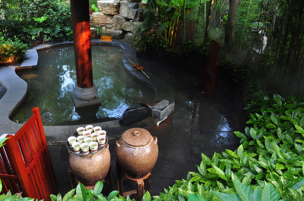 天目湖御水温泉户外泡池,峡谷深处的纯天然户外生态温泉