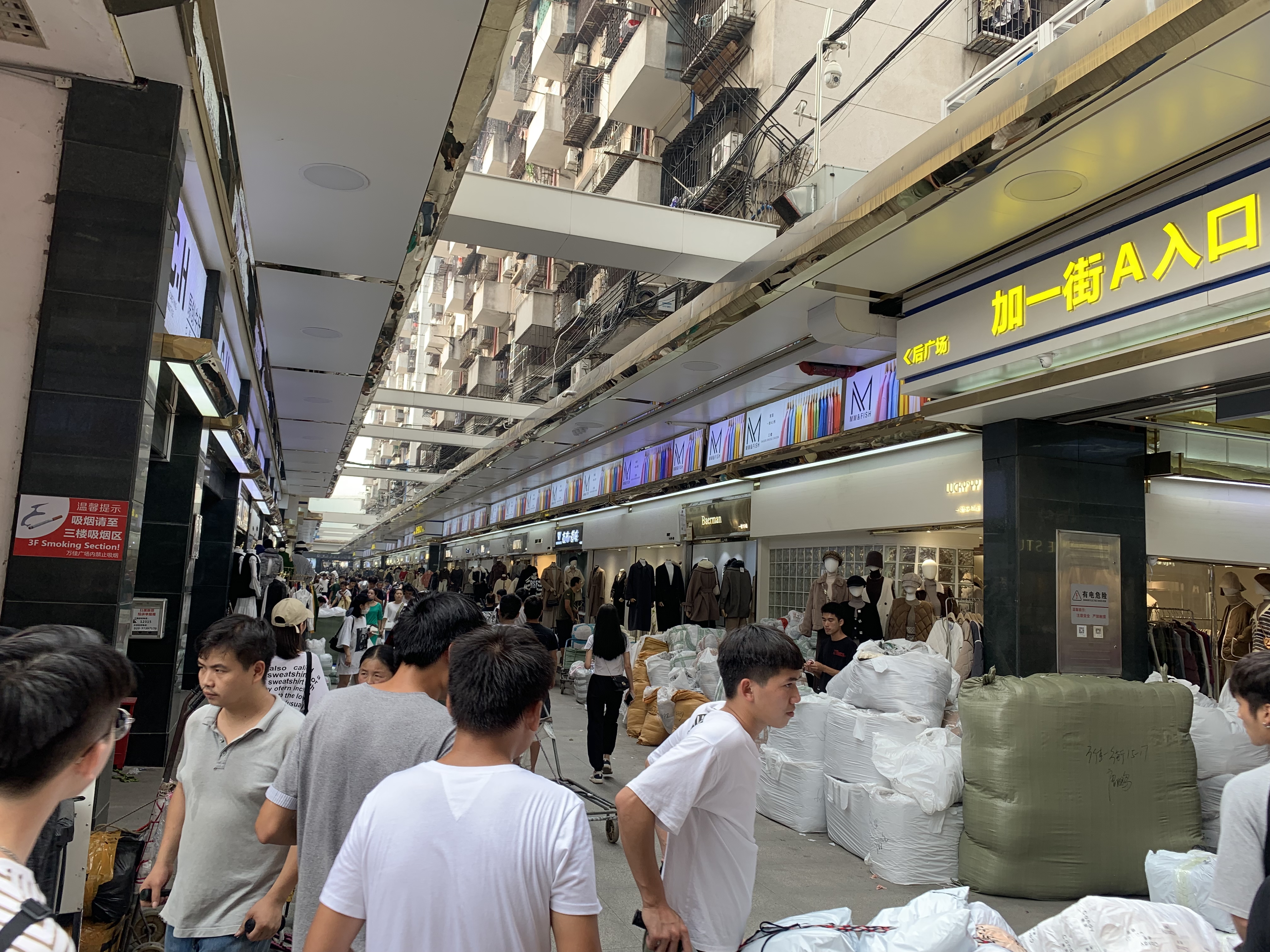 广州沙河服装批发市场今天现状,为什么市场的衣服便宜