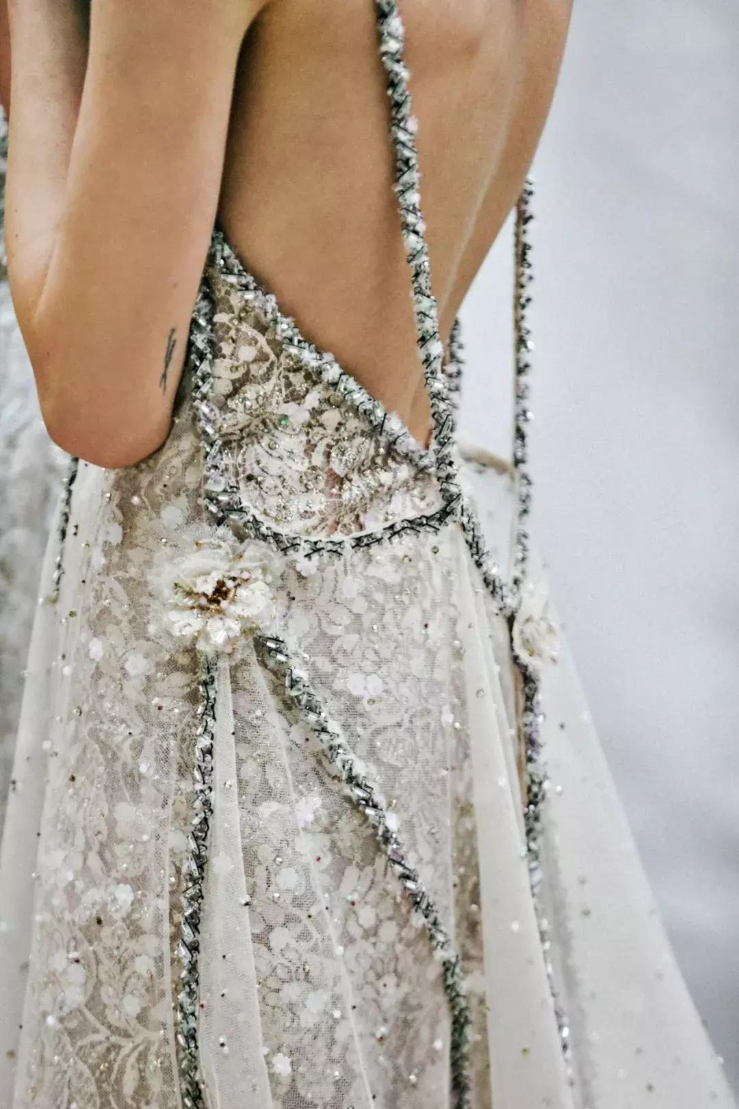 上万的裙子值不值,几千的连衣裙