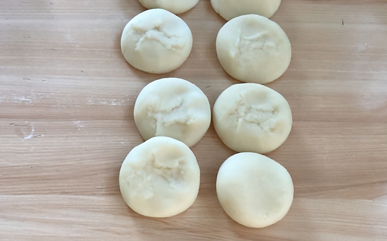 面粉加水揉成团能做什么好吃的,开水一拌就能吃的面