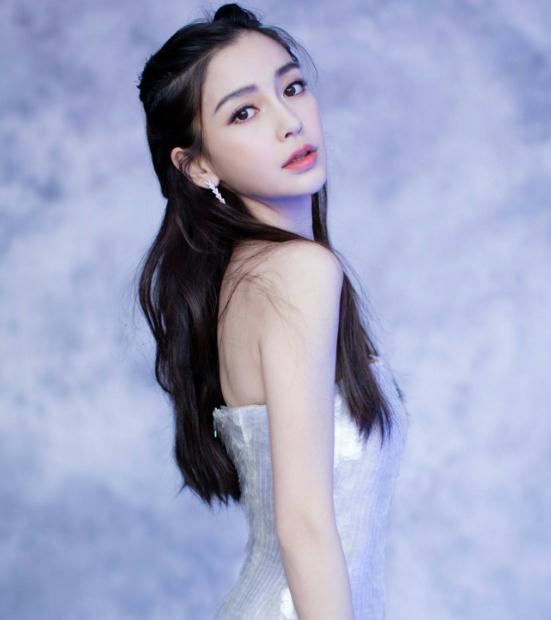 baby见贝克汉姆穿的鞋子,baby晒与贝克汉姆