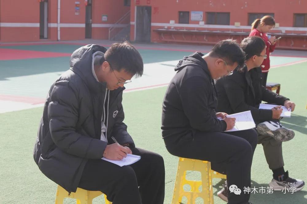 神木第一小学拔河比赛,小学体育优质课简报