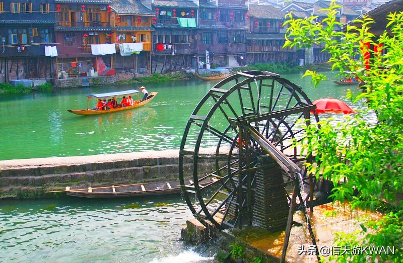 沱江之畔的美丽边城,凤凰县沱江镇凤凰古城