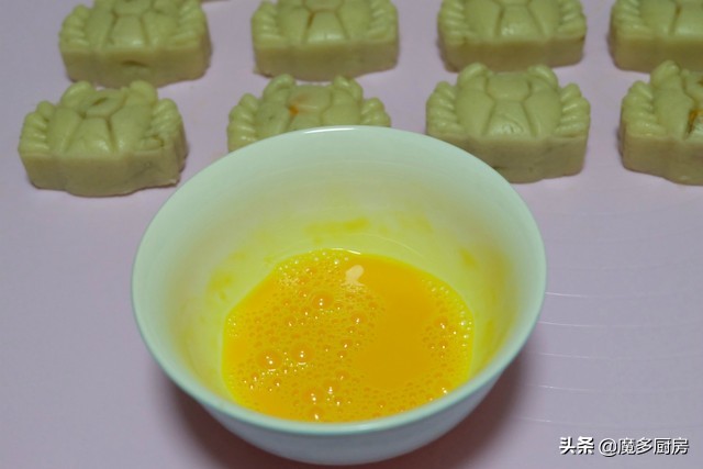 月饼怎么做不用烤箱很简单很好吃,不用转化糖浆又简单又好吃的月饼