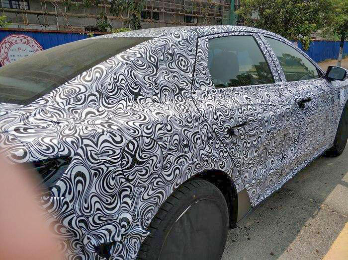 比亚迪汉ev2022款续航700公里,超级锂电池续航500公里