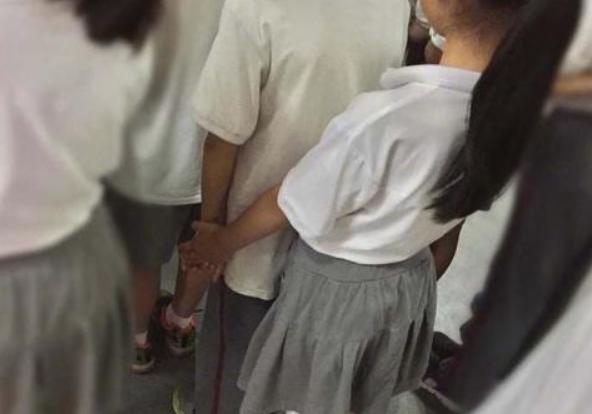 十岁孩子总想亲妈妈嘴怎么引导,怎么正确引导孩子亲嘴