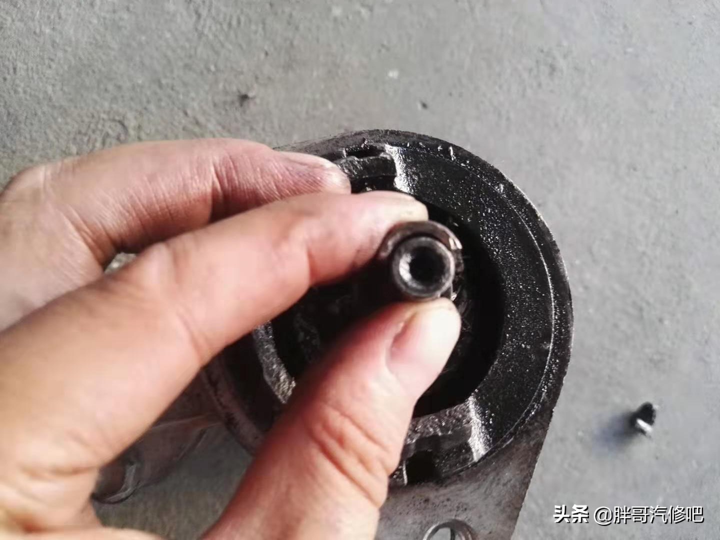 变速箱壳体损坏是维修还是换新,汽车变速箱壳破裂怎么维修