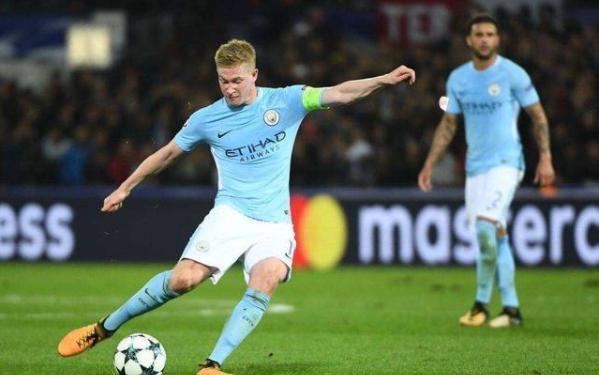 我心中的足球明星c罗,我心目中的英雄梅西