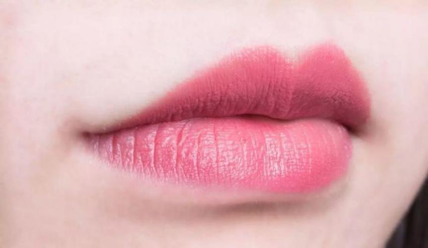 推荐一款不掉色又平价的口红,不吃土的口红色号推荐