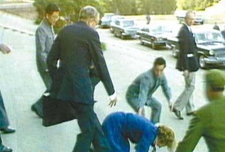 1984年，香港回归谈判陷入僵局，*小平邓**先发制人：必要时可以打仗