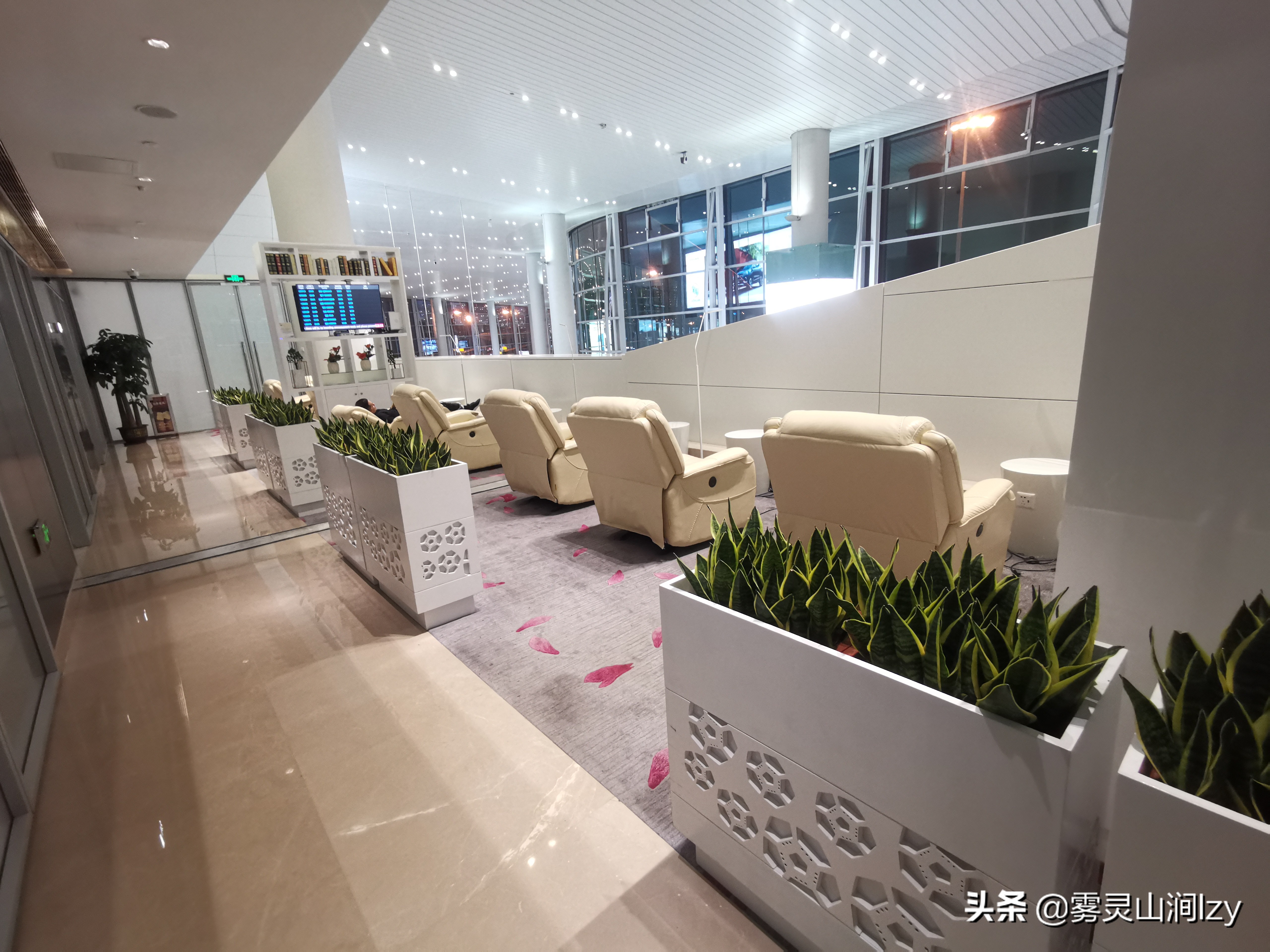 白云机场南航明珠贵宾休息室攻略,广州白云机场头等舱候机室