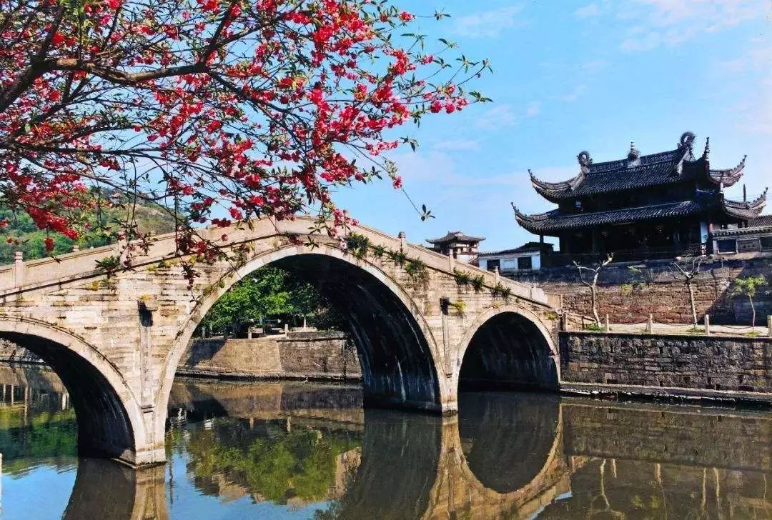 山如碧浪翻江去译文,山如碧浪翻江去下一句