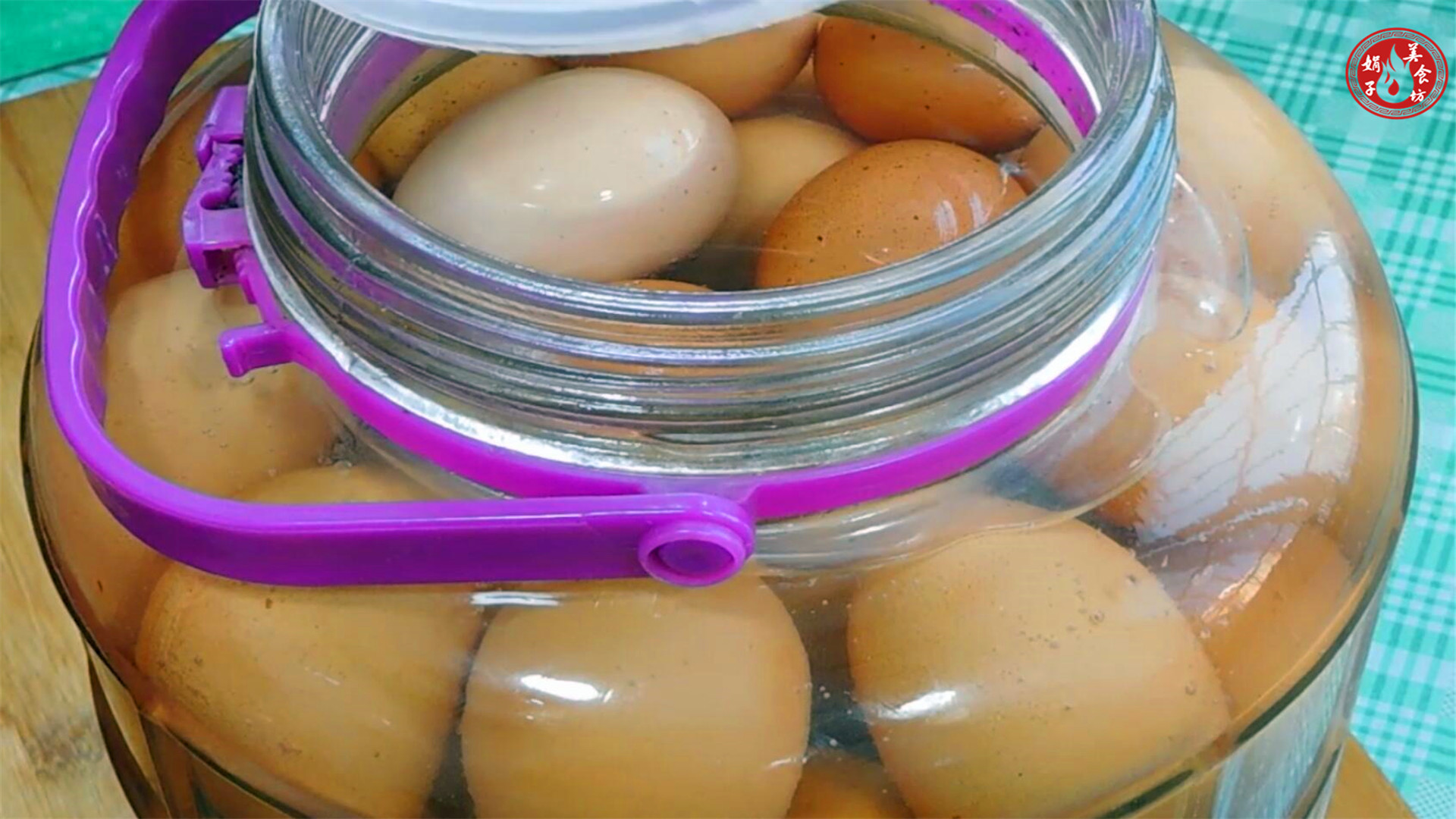 腌10斤鸡蛋放几斤盐怎样腌茶叶蛋,腌好后的鸡蛋盐没有化开会流油吗