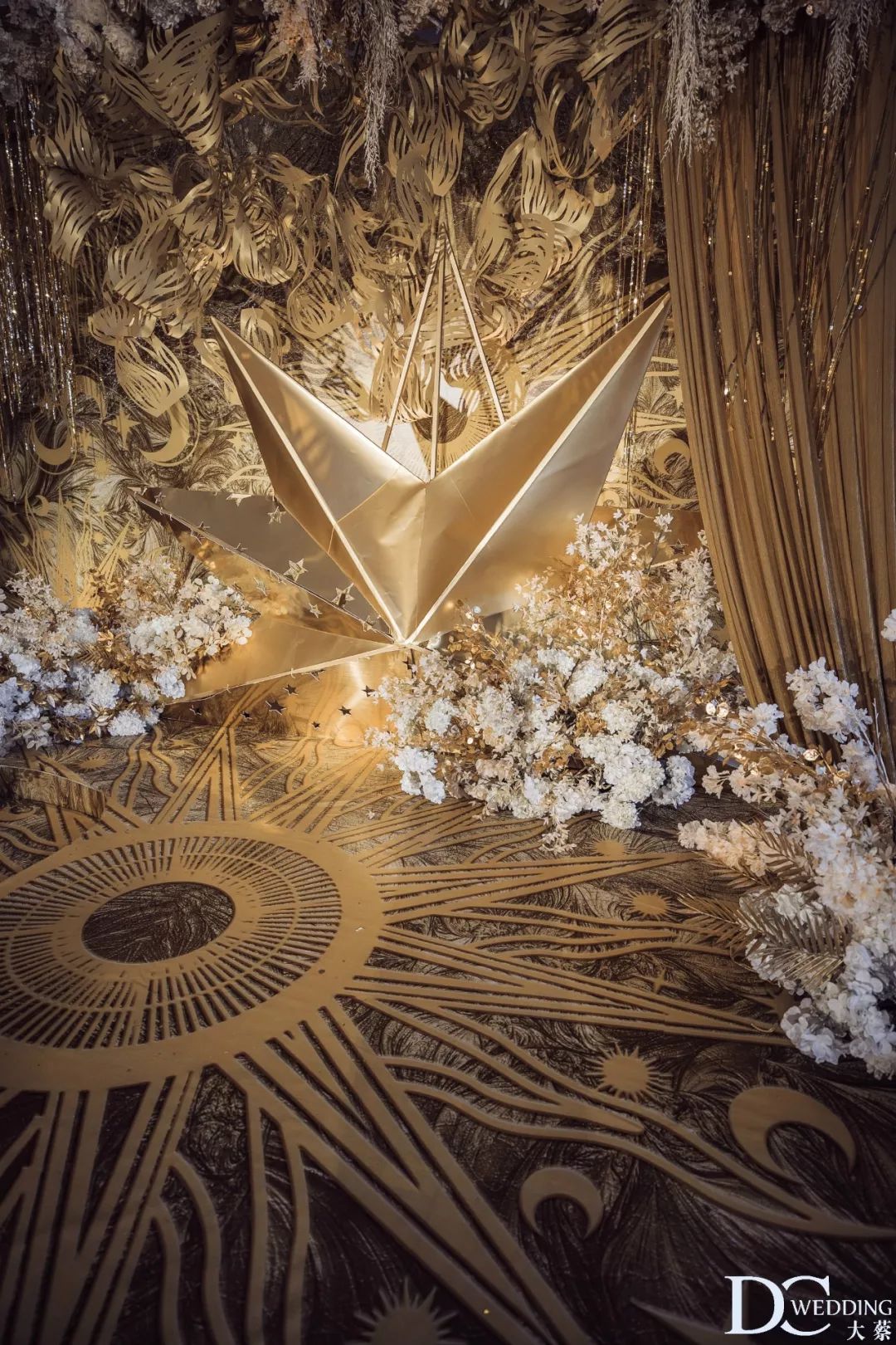 香槟金宫廷婚礼布置现场,香槟色中式婚礼震撼现场