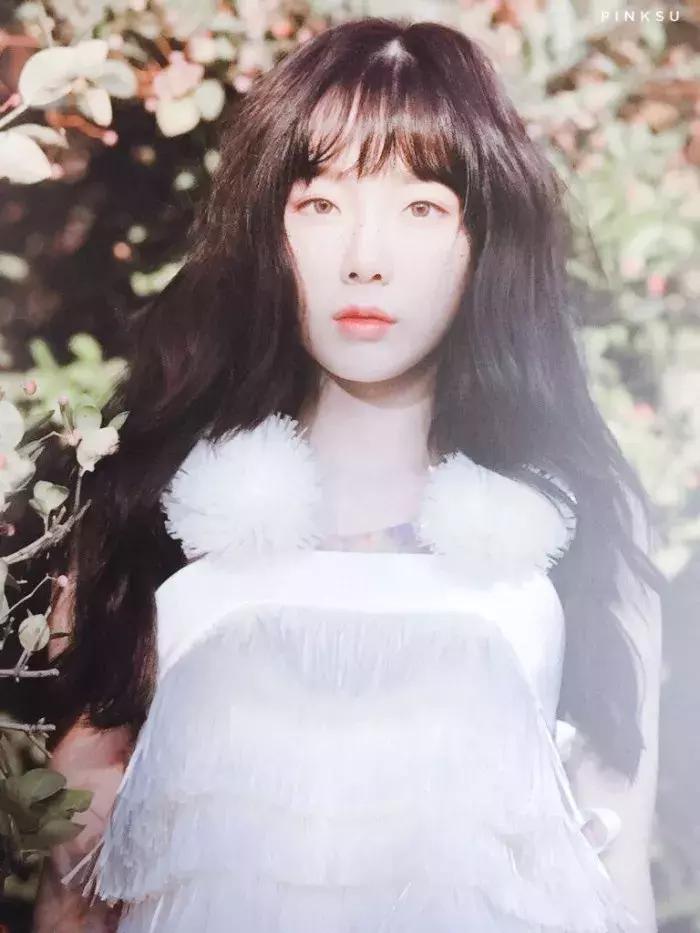 奚梦瑶穿miumiu黑钻吊带裙,158和178情侣穿搭