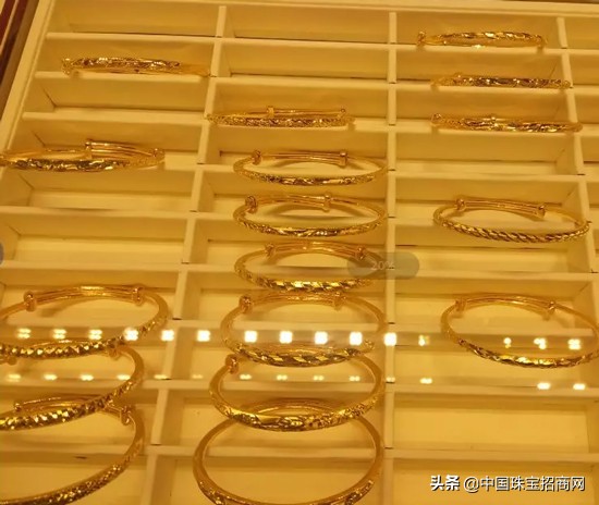 御金祥翡翠珠宝,龙凤祥黄金足金9999是真黄金吗