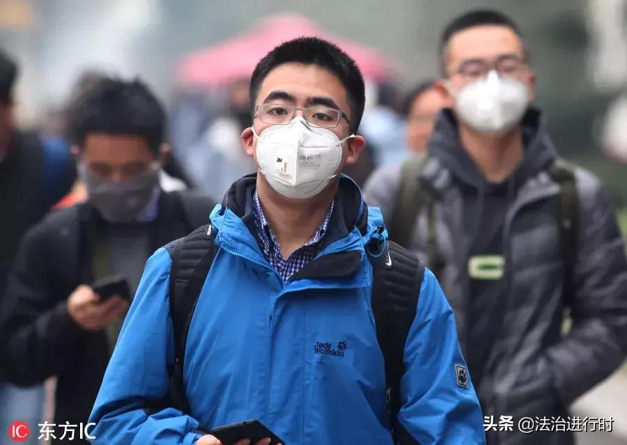 V早报：机场安检男子面露诡异微笑原来嘴里藏火机