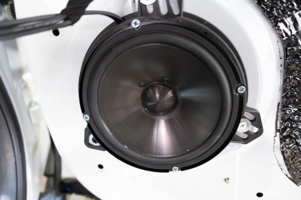 荣威rx5音响改装哈曼卡顿最佳效果,荣威rx5音响改装费用