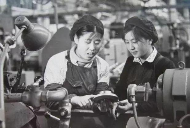 高铁夫人孙克悠:和*国锋华**并肩战斗,与*耀邦胡**2年查清瞿秋白真相