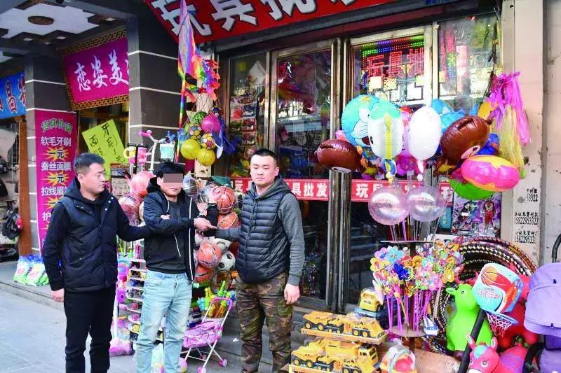 警方精准推理破获毛巾捂嘴抢劫案,48小时成功破获一起抢劫案