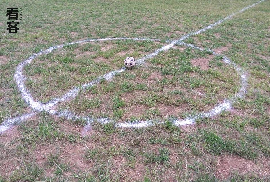 这支秘密发展的乡村足球队，拼命的令人肃然起敬