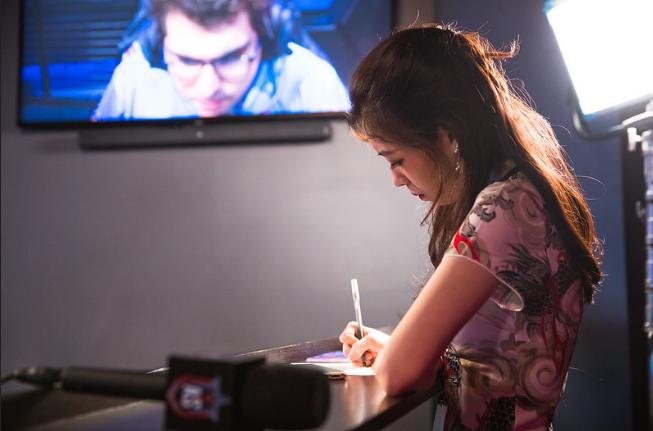 拜仁慕尼黑球迷开炮,拜仁球迷举旗帜拜仁多特