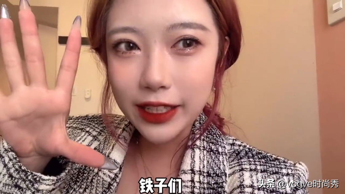 女网红花一千在日本租了个男朋友，换成蔡徐坤同款发型后：打扰了